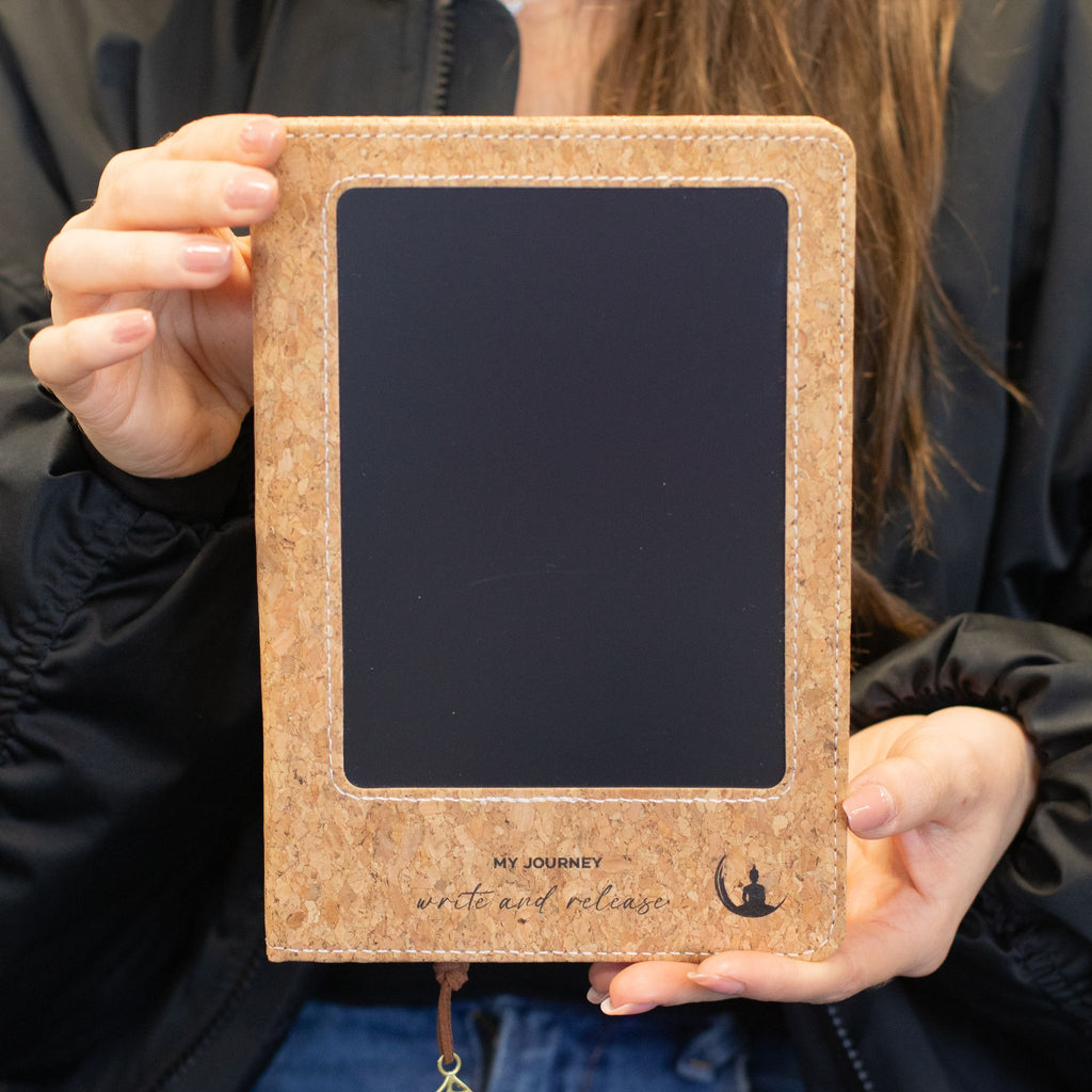 Taccuino A5 «Intention» – Con schermo LCD cancellabile – Effetto pelle di sughero – 160 pagine